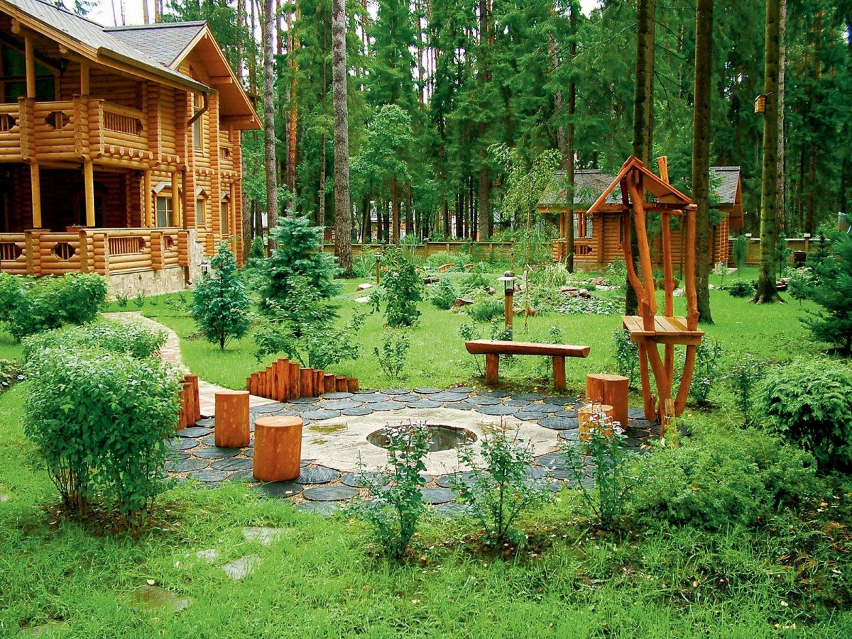 Деревянный дом и ландшафтный дизайн